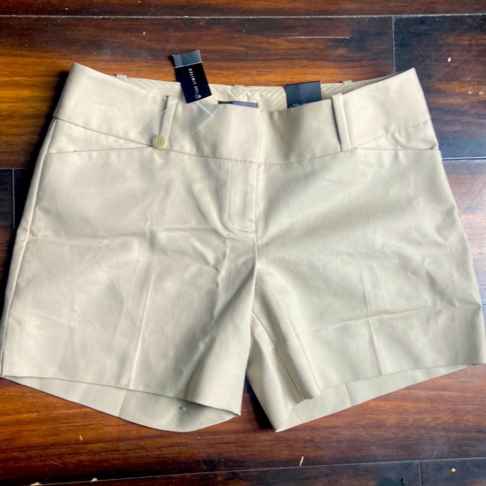 Limited khaki shorts